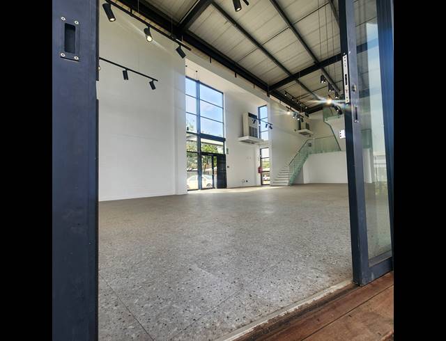 351M² OFFICE FOR SALE IN UMHLANGA CENTRAL